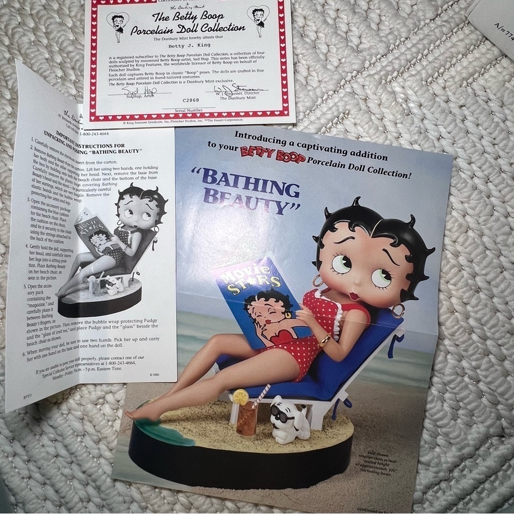 Danbury mint Betty boop bathing Beauty New Old Stock In Box - Picture 2 of 2